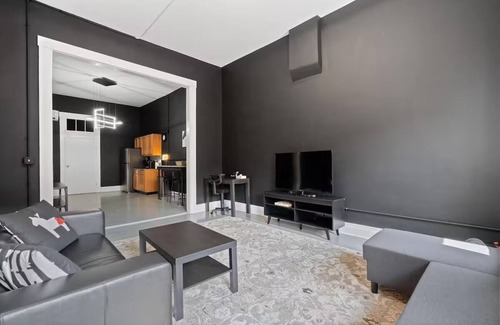 Wilmington Apartment | Spacious Luxury Black Downtown Apartment - Minutes from WEC!
