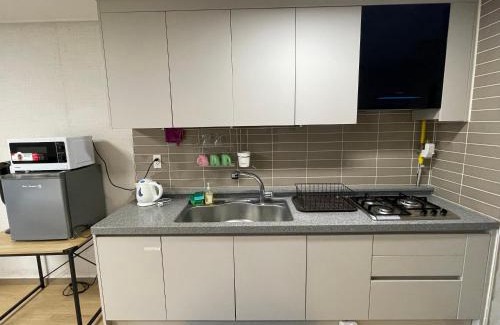 Clark Freeport Apartment | Spacious Luxury Condo w/kitchen beside Hilton Clark D’Heights