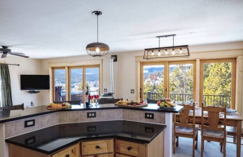 Nederland House | Spacious luxury home with Hot tub & Mountain Views