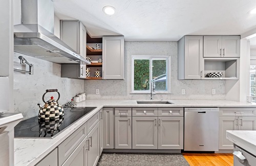 Stoughton House | Spacious luxury home, 22 min from Boston and 20 min from Gillette Stadium.