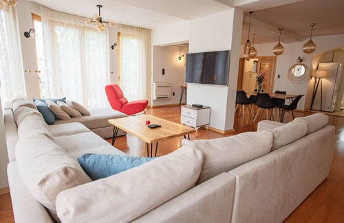Centar House | Spacious & Luxury house in the heart of Skopje, with own parking!