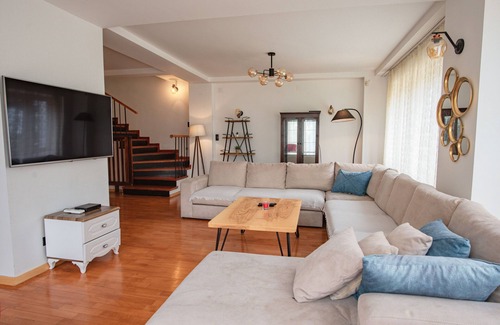 Centar House | Spacious & Luxury house in the heart of Skopje, with own parking!