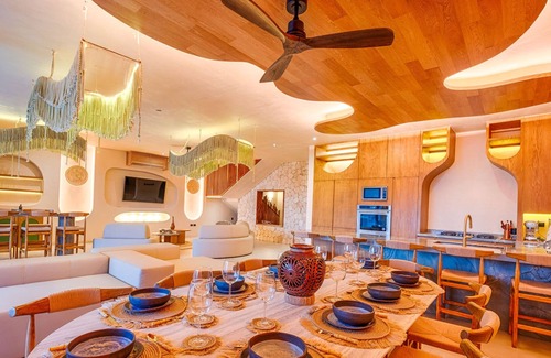 Akumal Villa | Spacious luxury in this 7 bedroom villa, 2 pools and so much more!
