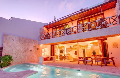 Akumal Villa | Spacious luxury in this 7 bedroom villa, 2 pools and so much more!