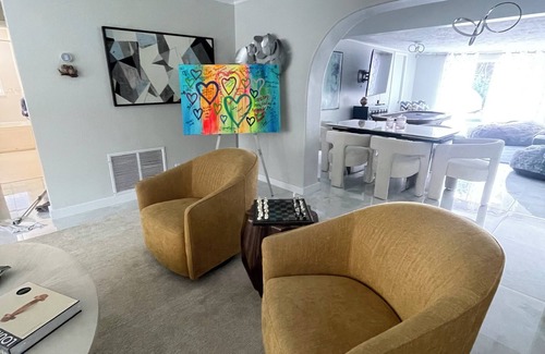 Boynton Beach House | Spacious Luxury Oasis + Heated Pool+Jacuzzi+8P Tiki Bar- Beach Vibes Awaits You!