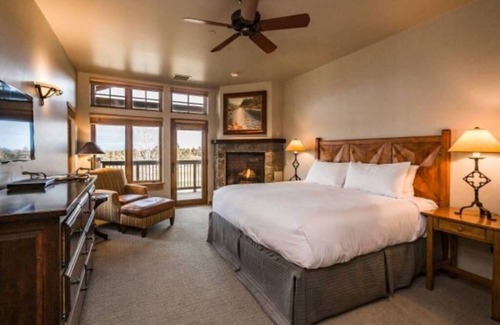 Pronghorn House | Spacious Luxury Townhome in Juniper Preserve at Pronghorn Golf Resort. n