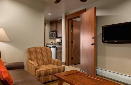 Breckenridge Cabin | Spacious Luxury Two-Bedroom at Grand Lodge at Peak 7!