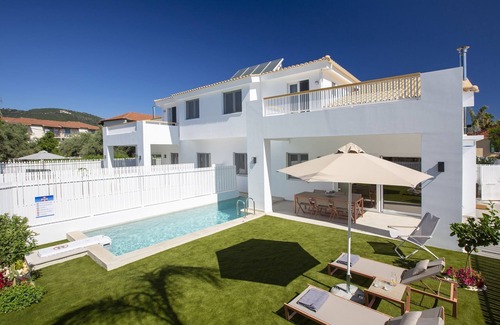 Lygia Villa | Spacious Luxury Villa close to the beach and Lefkadas' center