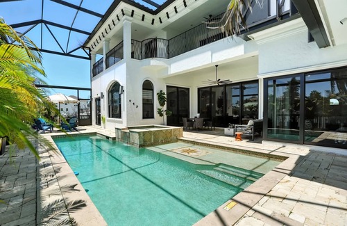 Connors House | Spacious Luxury Waterfront Retreat with Pool & Spa