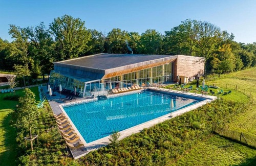 Maubray Villa | Spacious Mansion for 4 Guests