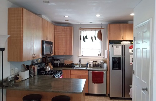 Burleith - Hillandale Bed & Breakfast | Spacious Master Bedroom, attached bath. Six blocks to Georgetown U. USD 2000