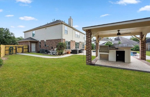 Louetta House | Spacious Mid Term Family Home In SPRING with Heated pool & Hot Tub.