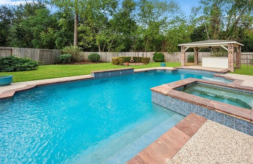 Louetta House | Spacious Mid Term Family Home In SPRING with Heated pool & Hot Tub.