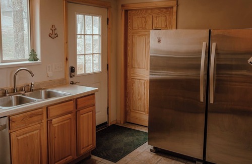 Puposky Cabin | Spacious Minnesota Family Cabin - Private Jacuzzi & Lake Views