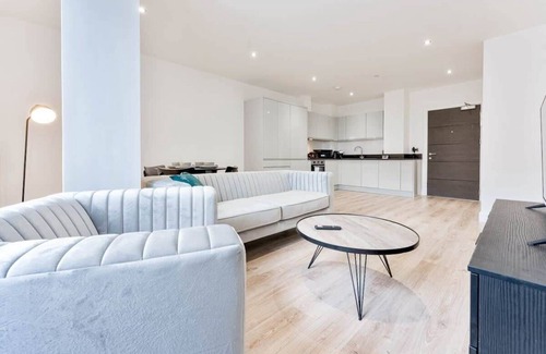 Barnt Green Apartment | Spacious & Modern 2 Bed Apartment in Solihull