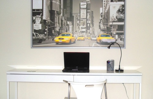 Saint-Leonard Apartment | Spacious, Modern 2 Bedroom, 20mins to Downtown