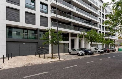 Sao Domingos de Benfica Apartment | Spacious Modern 3BR Apartment with Terrace & City Views near Luz Stadium Benfica