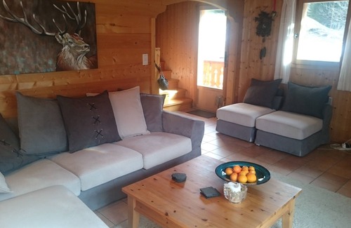 Montriond Ski Chalet | Spacious Modern 5 bed chalet with hot tub, near Morzine, ideal for families