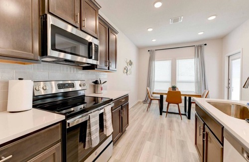 Troy House | Spacious Modern 5 beds House in Troy