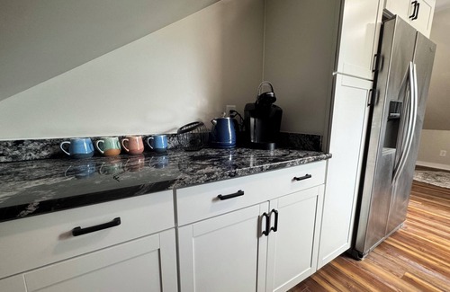 Lebanon House | Spacious, Modern & Convenient Retreat in Historic Lebanon, TN, Sleeps 12