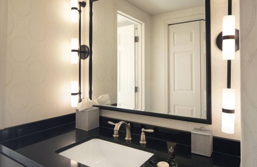 West End Hotel | Spacious, Modern Double Room Retreat in the Heart of Washington D.C, 2 Units