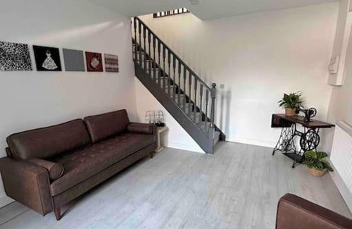 Rochdale Apartment | Spacious Modern Duplex Apartment