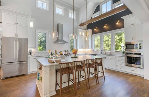 Durham House | Spacious modern farmhouse perfect for Duke/UNC graduation weekend.