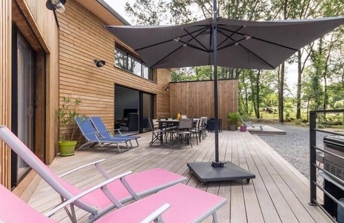 Port-Saint-Pere Cottage | Spacious Modern Wooden House with Large Park, Terrace, and Game Amenities