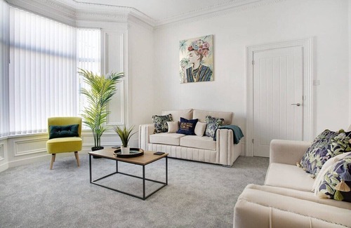 Sunderland House | Spacious & Modern Oasis, 4-Bed House, Sleeps 7