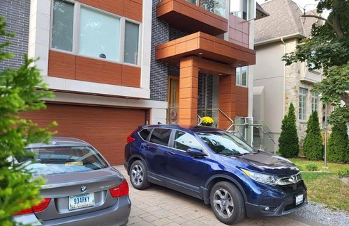 Willowdale Apartment | Spacious Modern Grand Floor 1, 2 or 3 bedroom (Unit Depending on the number of guests)