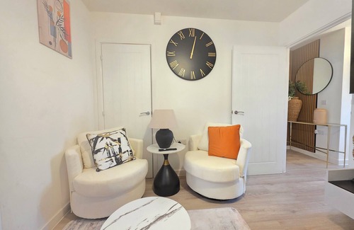 Brympton House | Spacious| Modern House |Close to Sites, beach,|Contractors, families welcome
