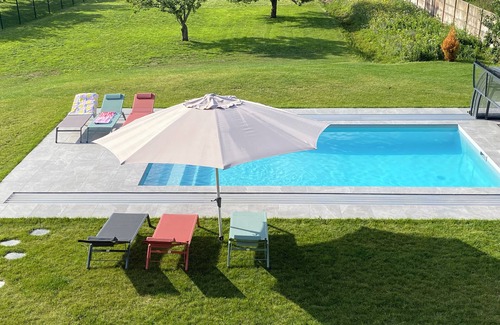 Cuchery House | Spacious Modern House with Private Pool & Garden – Perfect for 12 Guests