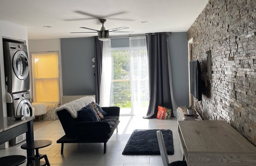Madison Apartment | Spacious modern living in a quite neighborhood