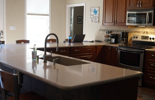 Leisure Land House | Spacious & Modern! Luxury Lakefront Getaway! WIFI included. NEW boat dock
