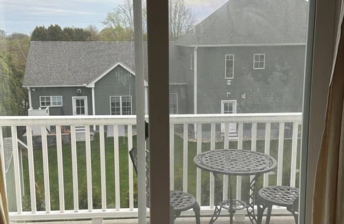 Narragansett House | Spacious MODERN Narragansett Beach House with Water Views & Great Guest Reviews!