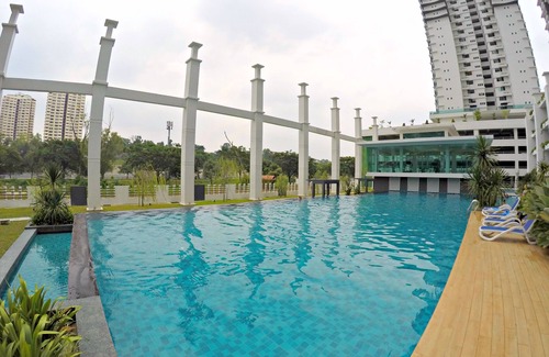 Kuala Lumpur Condo | Spacious, modern, near LRT station (5 mins walking)