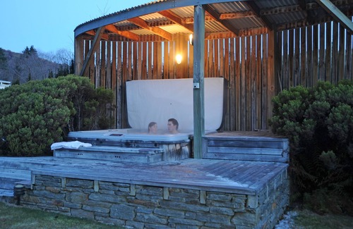 Speargrass Flat Apartment | Spacious, Modern Studio Apartment below Coronet Peak