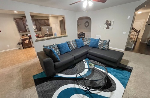 Jonesboro House | ❤️Spacious |Modern |Sleep 10|Wifi |Keyless Entry❤️