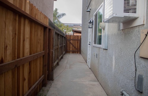 Tulare Apartment | Spacious Modern Studio with a private entrance nearby Sequoia N Park