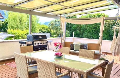 Gosselsdorf Villa | Spacious modern villa with large garden.