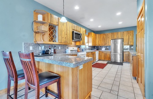 Dillon House | Spacious Mountain House, with 2 Car Heated Garage