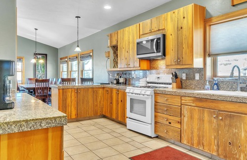 Dillon House | Spacious Mountain House, with 2 Car Heated Garage
