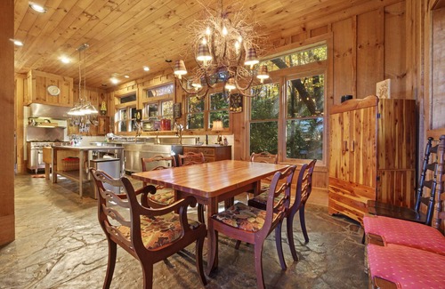 Cliff Ridge Colony House | Spacious Mountain Side Home with Spectacular Views