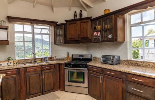 Gros Islet House | Spacious Mountain View retreat with Jacuzzi, Patio, full Kitchen & Car Rental