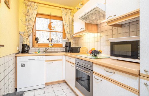 Zingst Apartment | Spacious Möwennest vacation apartment with terrace, garden view and pool in Zingst