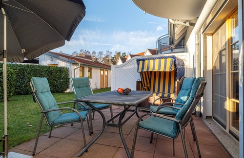 Zingst Apartment | Spacious Möwennest vacation apartment with terrace, garden view and pool in Zingst