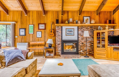 Mount Hood Village Cabin | Spacious Mt. Hood lodge with shared pool, private backyard and private hot tub