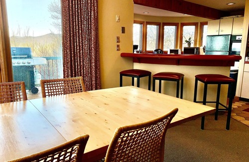Campton House | Spacious Mtn Top Contemporary - Spectacular Views - in Waterville Estates