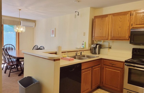 Lincoln House | Spacious, multi-level, AC/FP, pet-friendly, swim club. F2603 by LRS