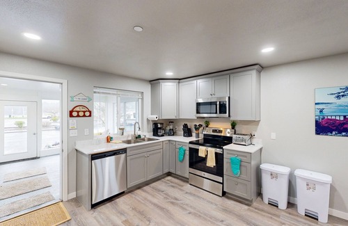 Florence Condo | Spacious multi-unit coastal getaway, close to the river and downtown, with WiFi